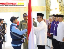 Bupati dr.H. Ardito Wijaya, M.K.M Melepaskan Jama’ah Calon Haji (JCH) Kabupaten Lampung Tengah Dari Kloter 04 di Islamic Center Lampung Tengah.