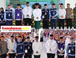 Bupati, Ardito Wijaya dan Wakil Bupati, I Komang Koheri melepas Jamaah Calon Haji Kloter 30 Kabupaten Lampung Tengah, Bertempat di Islamic Center – Gunung Sugih.