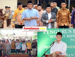 Bupati Lampug Tengah dr.H.Ardito Wijaya, M.K.M didampingi Kadis Koprasi dan UKM M.Anton Wibowo, S.K.M.,M.M Menghadiri Pelantikan Pengurus Koperasi Serikat Bisnis Pesantren Lampung.