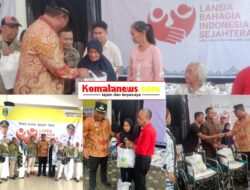 Wakil Bupati Lampung Tengah I Komang Koheri, S.E., Menyerahkan Bantuan Sosial di Hari Lanjut Usia Nasional (HLUN) Ke – 29.