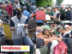 Bupati Lampung Tengah Ardito Wijaya Melakukan Gerakan Aksi Bersih Sampah Plastik Dalam Rangka Memperingati Hari Lingkungan Hidup Sedunia 5 Juni 2025.