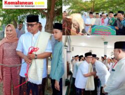 Bupati Lampung Tengah Ardito Wijaya Turut Hadir dan Melaksanakan Salat Idul Adha Bersama Warga Sekaligus Menyerahkan Hewan Qurban didampingi Ketua TP PKK, Ny. Indria Sudrajat Ardito Wijaya.