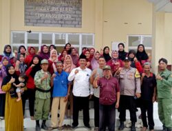 Berbagi di Jumat Berkah di lingkungan IV Bandar Jaya Barat Di Sambut Antusias Masyarakat Sekitar
