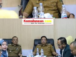 Sekda Lampung Tengah Welly Adiwantra, S.STP.,M.M., Didampingi Asisten bidang Ekonomi dan pembangunan Drs. Rusmadi, MM.  Menghadiri Rapat Forum Kemitraan Pengelolaan Kerjasama Fasilitas Kesehatan.