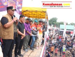 Wakil Bupati , I. Komang Koheri, Didampingi M.Abdi Hans Kadis Dispora & Pariwisata Secara Resmi Menutup Rangkaian Kegiatan Festival Olahraga Rekreasi Pemerintah Lamteng.
