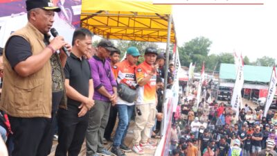 Wakil Bupati , I. Komang Koheri, Didampingi M.Abdi Hans Kadis Dispora & Pariwisata Secara Resmi Menutup Rangkaian Kegiatan Festival Olahraga Rekreasi Pemerintah Lamteng.