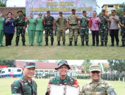 Bupati Ardito Wijaya, Bersama Wakil Bupati I Komang Koheri Mendampingi Komandan Korem 043/Garuda Hitam, Brigjen TNI Haryantana, Dalam Acara Penutupan TNI Manunggal Membangun Desa (TMMD) ke-125.
