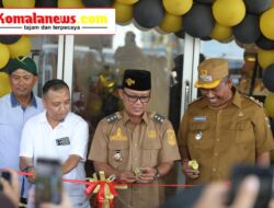 Bupati Lampung Tengah Ardito Wijaya Bersama Wakil Bupati I Komang Koheri Menghadiri Secara Langsung Acara Grand Opening Outlet Terbaru Si Oemar Bakery.