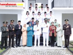 Bupati Lampung Tengah, dr. H. Ardito Wijaya, M.K.M Bertindak Sebagai Inspektur Upacara, Memimpin Jalannya Prosesi Untuk Mengenang Jasa Para Pejuang Bangsa.