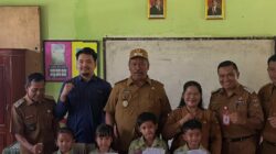 Tol Bakter bersama Pemda Bagikan Paket Seragam dan Sembako