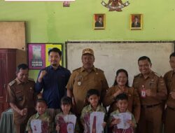 Wakil Bupati Lamteng I Komang Koheri Bersama PT Hakaaston Menyalurkan Bantuan Seragam Sekolah Serta Paket Sembako Untuk Warga Kecamatan Seputih Raman.