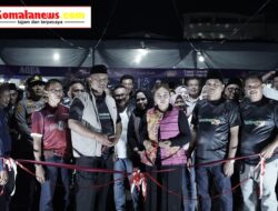 Pelaksana Tugas (Plt.) Bupati, I Komang Koheri, S.E., M.Sos., Didampingi Ketua TP PKK Lampung Tengah, Ni Ketut Dewi Nadi, S.T., M.Sos., Secara Resmi Membuka Pesta Rakyat UMKM 2025.