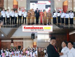 Pelaksana Tugas (Plt) Bupati Kabupaten Lampung Tengah, I Komang Koheri., Secara Resmi Menyerahkan Surat Keputusan (SK) PPPK Paruh Waktu Formasi Teknis sebanyak 2.533.