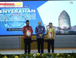 Pelaksana Tugas (Plt) Bupati, I Komang Koheri, Bersama Ketua DPRD Kabupaten Lampung Tengah, Febriyantoni, Terima Laporan Hasil Pemeriksaan Dari BPK RI Perwakilan Provinsi Lampung.