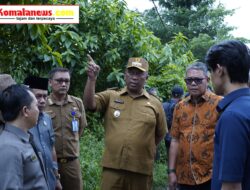 Pelaksana Tugas (Plt) Bupati I. Komang Koheri, S.E., M.Sos., Bersama Jajaran Anggota DPRD Lamteng Tinjau Langsung Kondisi Jembatan roboh di Kampung Tanjung Ratu.