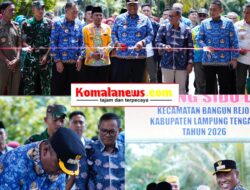 Plt Bupati Lampung Tengah, I Komang Koheri, S.E., M.Sos, Resmikan Jembatan yang Baru Dibangun Pasca Bencana di Kampung Sidodadi, Kecamatan Bangunrejo.