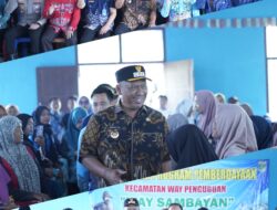 Plt Bupati I Komang Koheri, Secara Resmi Melaunching Program Pemberdayaan Masyarakat Kecamatan Way Pengubuan Bertajuk “Way Sambayan”.