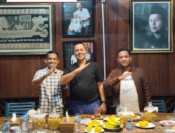 Direktur Eksekutif Pusat Kajian Politik dan Pemerintahan Daerah (Puskada) Lamteng Rosim Nyerupa Silaturahmi di Kediaman Mustafa Jadi Momentum Refleksi dan Pemberlajaran Diri.