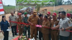 Plt Bupati Lamteng I Komang Koheri Resmikan Jembatan Penghubung Dua  Kecamatan, Putra Rumbia dan Kecamatan Seputih Banyak.