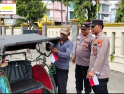Polsek Terbanggi Besar Bagikan Ratusan Bendera Merah Putih Kepada Masyarakat Pengguna Jalan Dalam Rangka Memperingati Hari Ulang Tahun KE-81 Kemerdekaan RI.