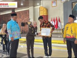 Pemerintah Desa Tanjung Anom Menerima Piagam Penghargaan Kampung Berprestasi Dari Kejari Lamteng.
